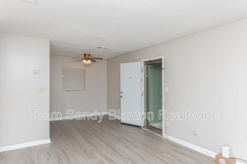 6404 Dunbar Rd - Photo 3 of 16
