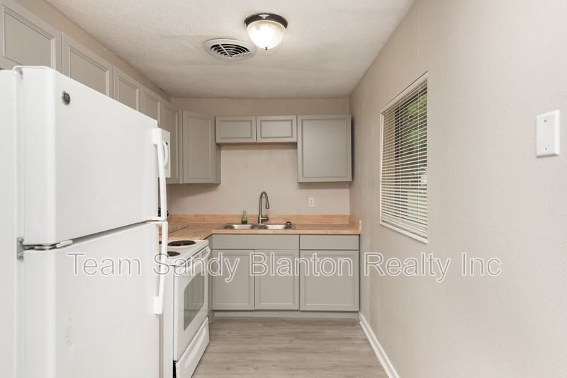 6404 Dunbar Rd - Photo 4 of 16