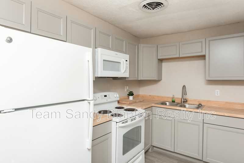 6404 Dunbar Rd - Photo 5 of 16