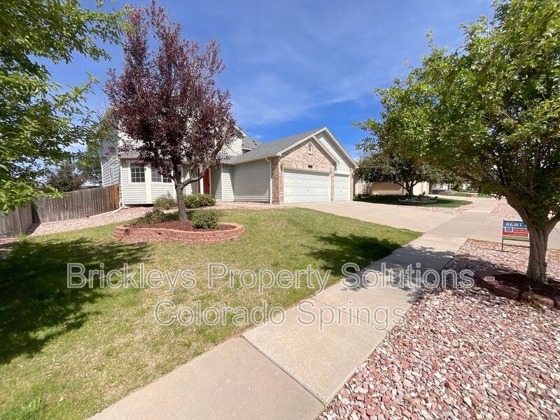 6112 Chivalry Dr - Photo 4 of 41