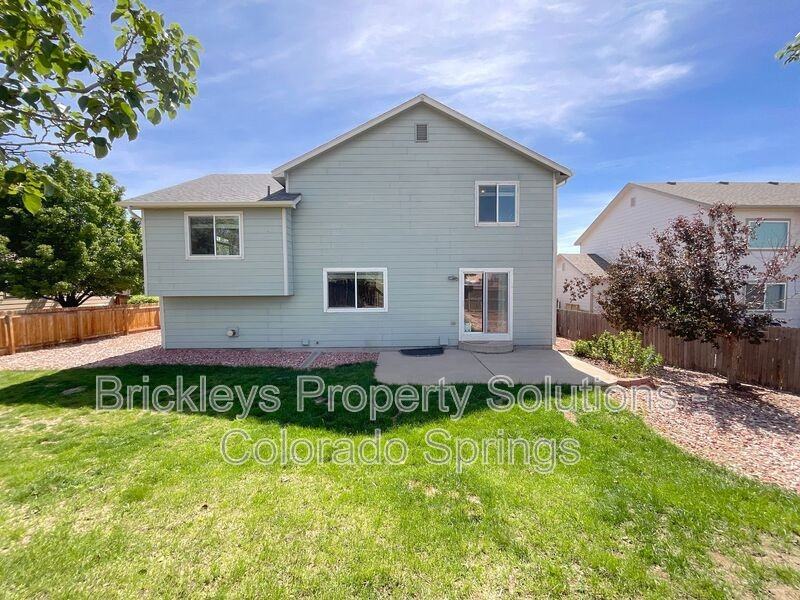 6112 Chivalry Dr - Photo 6 of 41
