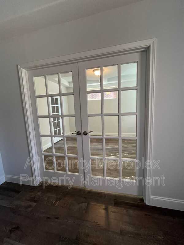 3577 Hathaway Ct - Photo 2 of 8