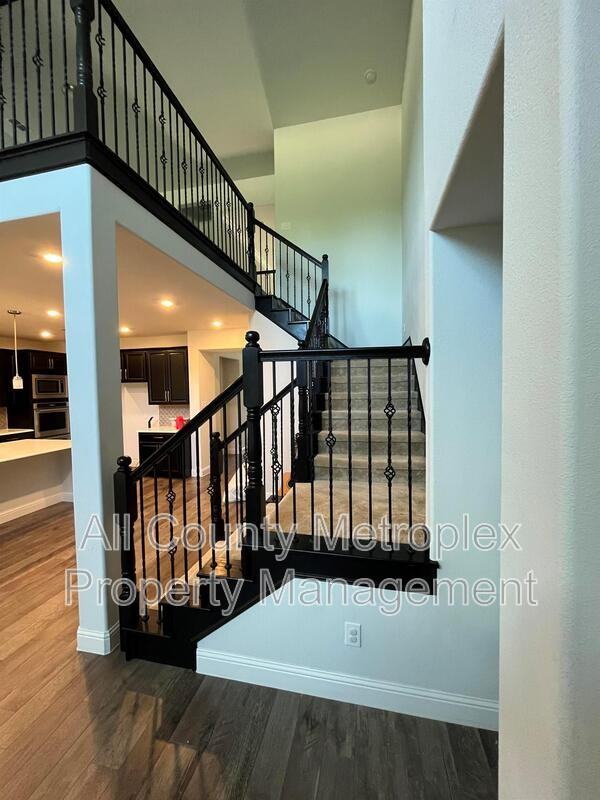 3577 Hathaway Ct - Photo 3 of 8