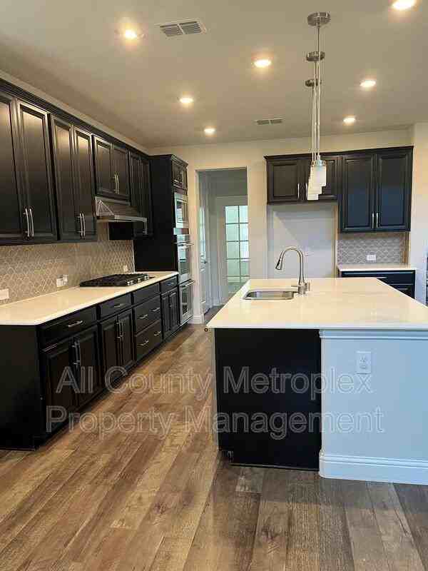 3577 Hathaway Ct - Photo 4 of 8