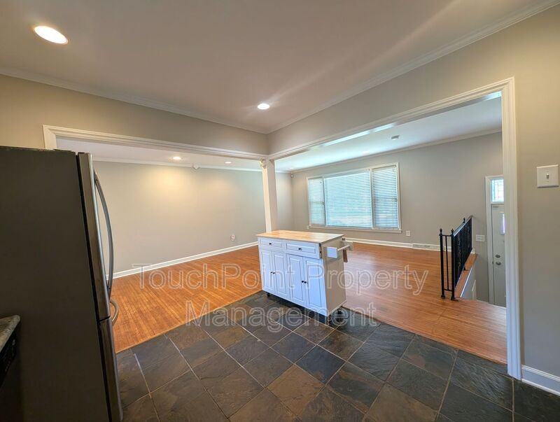 6724 Sunview Dr - Photo 4 of 28