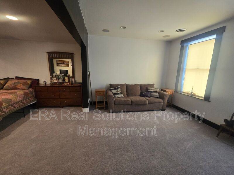 122A N High St - Photo 2 of 11