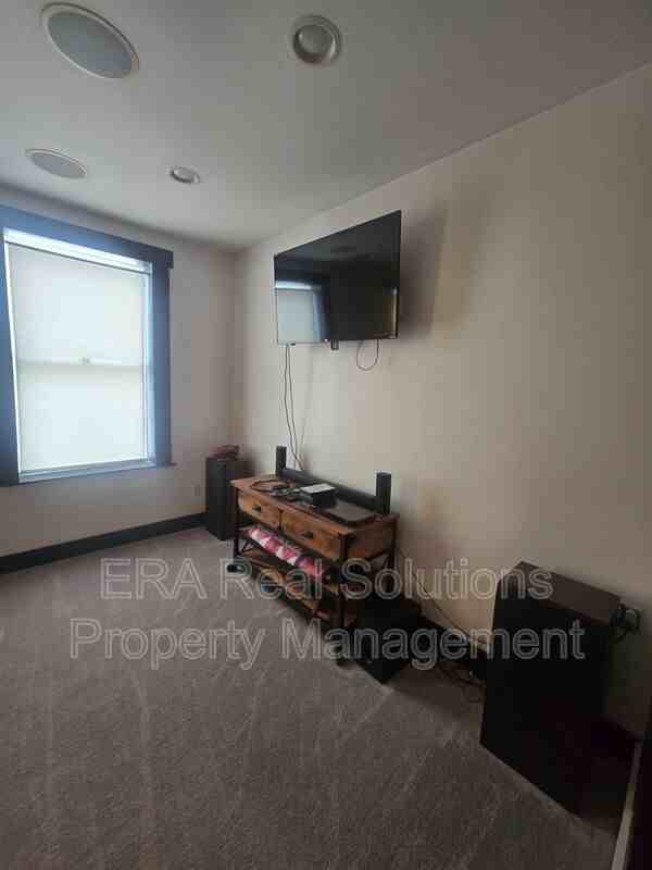 122A N High St - Photo 3 of 11