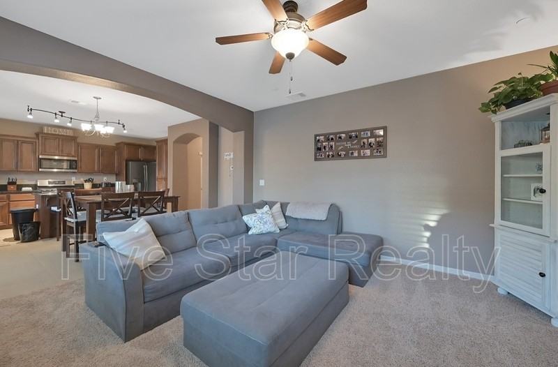 5609 Peach Tree Dr - Photo 4 of 25