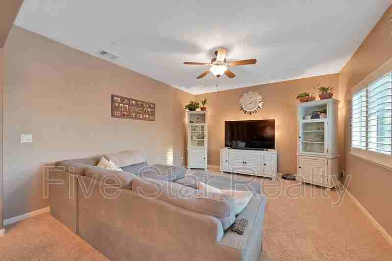 5609 Peach Tree Dr - Photo 5 of 25