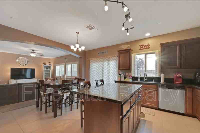 5609 Peach Tree Dr - Photo 7 of 25