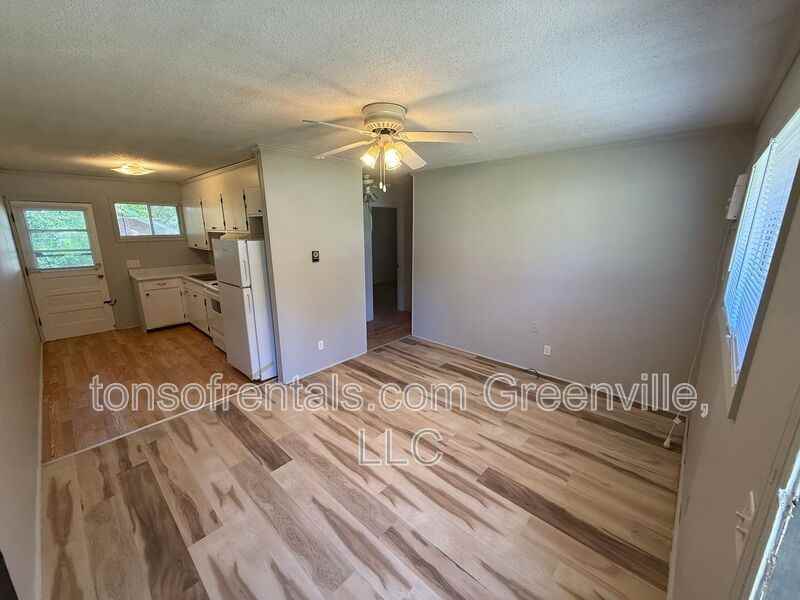 133C Pleasant Dr - Photo 2 of 11