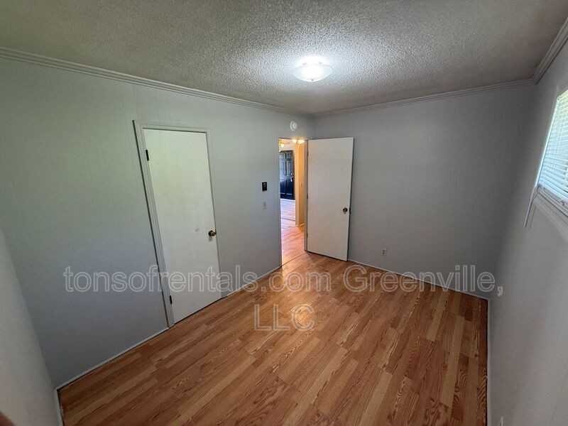 133C Pleasant Dr - Photo 5 of 11