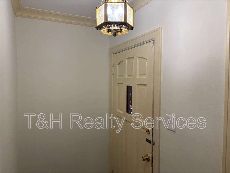 6061 N Park Ave - Photo 4 of 21