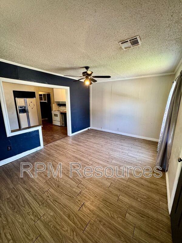 2943 Pioneer St #2943 - Photo 4 of 12