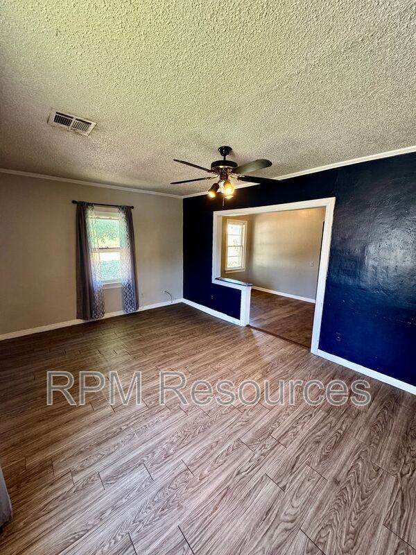 2943 Pioneer St #2943 - Photo 5 of 12