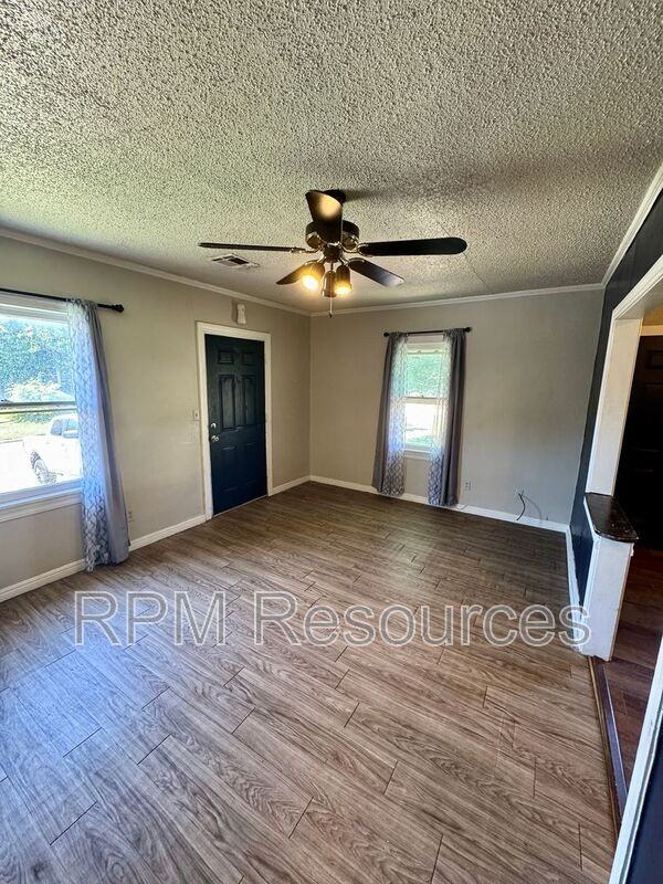 2943 Pioneer St #2943 - Photo 6 of 12