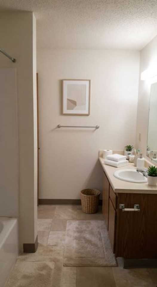118 Waterloo Street, - Photo 7 of 32