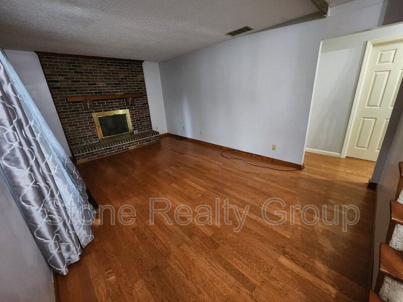 47 W Lawrin Blvd - Photo 2 of 20