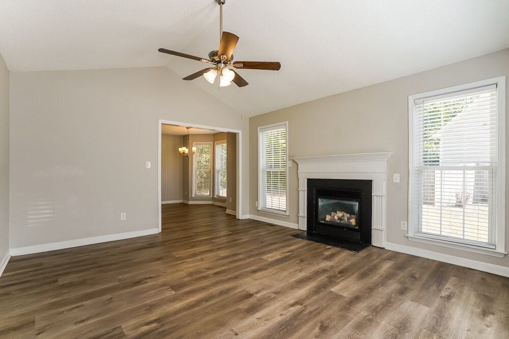 1005 Henchman Ct - Photo 3 of 16