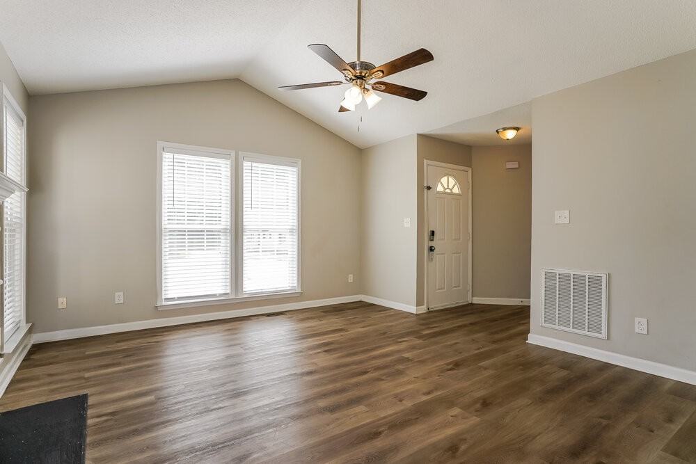 1005 Henchman Ct - Photo 4 of 16