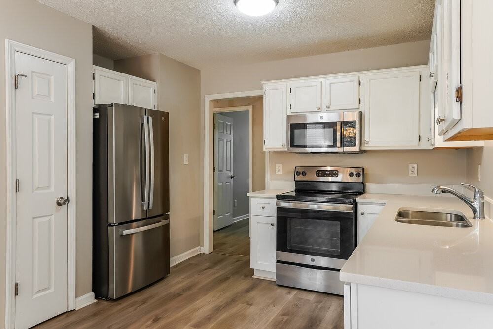 1005 Henchman Ct - Photo 6 of 16
