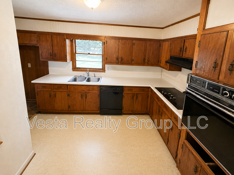 3543 Meadowview Ct - Photo 5 of 14