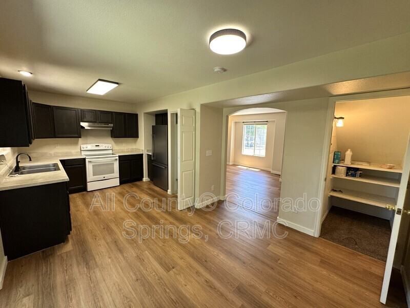 235 Ellers Grv - Photo 4 of 21
