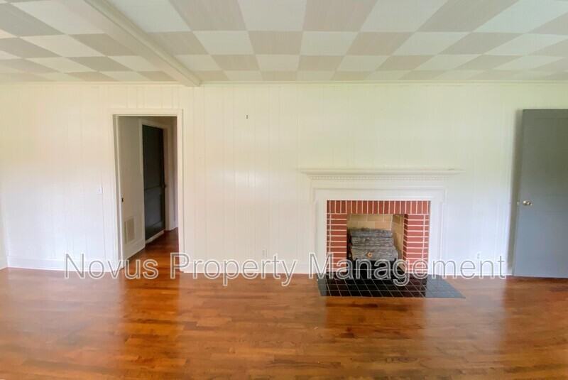 215 Pennsylvania Ave - Photo 4 of 15
