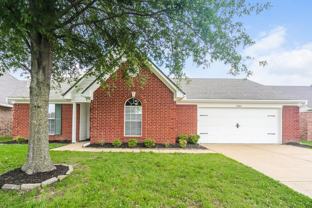 8202 Martin Dr - Photo 1 of 1