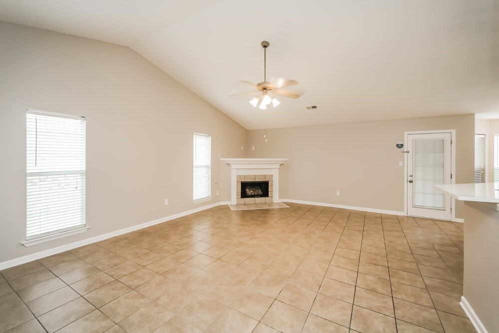 8202 Martin Dr - Photo 3 of 16