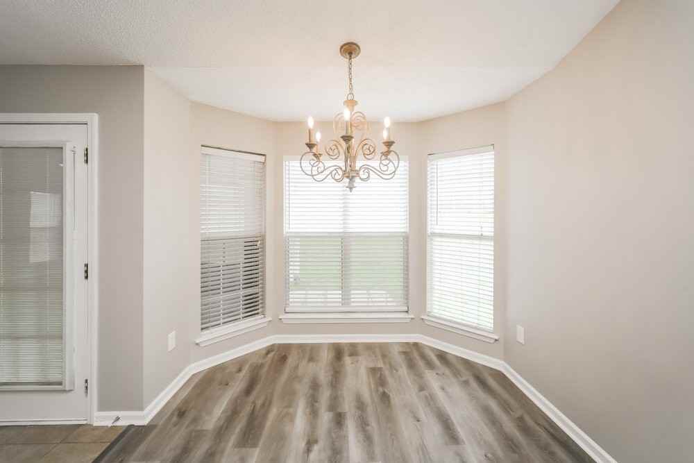 8202 Martin Dr - Photo 4 of 16