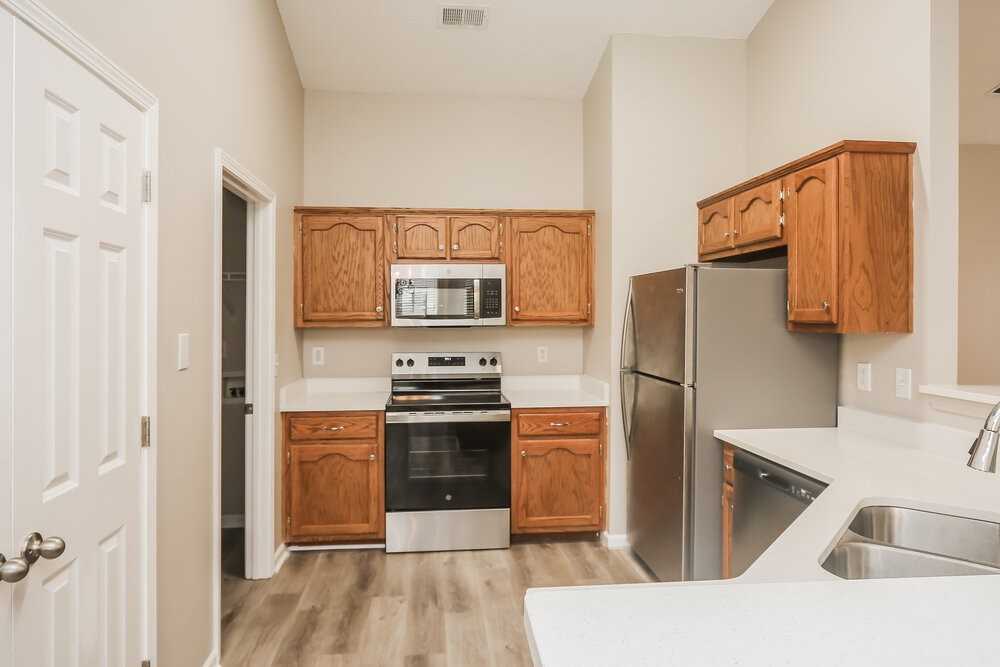 8202 Martin Dr - Photo 6 of 16