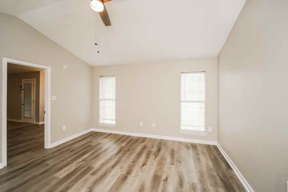 8202 Martin Dr - Photo 7 of 16