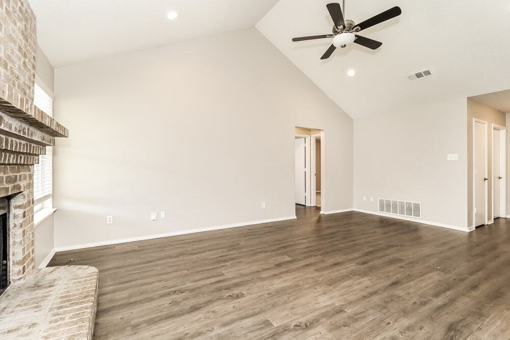 900 Vicksburg Ln - Photo 4 of 16