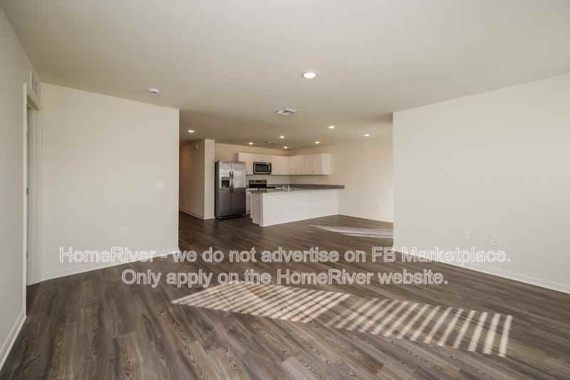4748 Nw 39th Pl - Photo 3 of 19