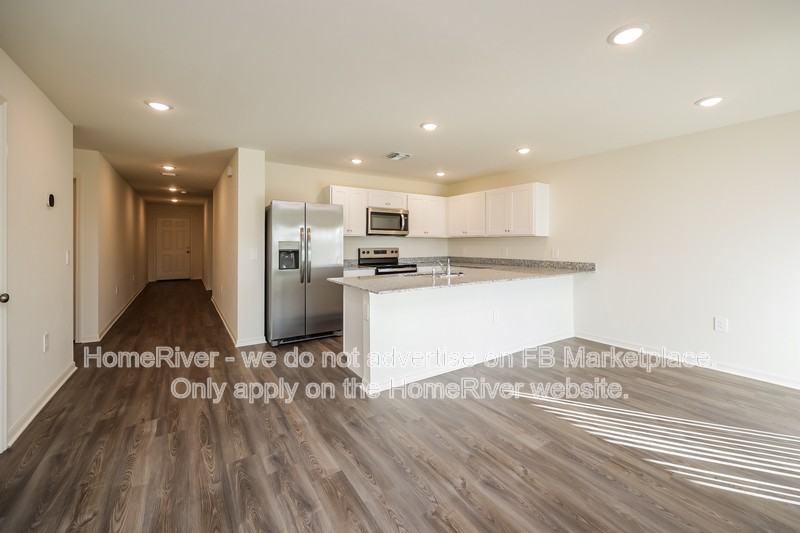4748 Nw 39th Pl - Photo 4 of 19