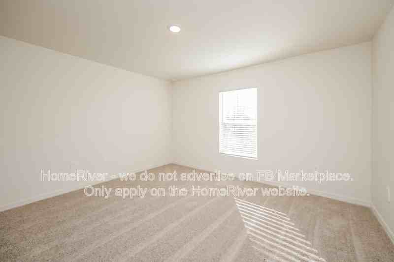 4748 Nw 39th Pl - Photo 7 of 19
