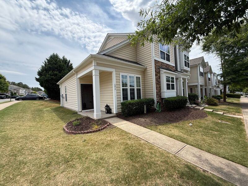 1812 Grace Point Rd - Photo 2 of 25