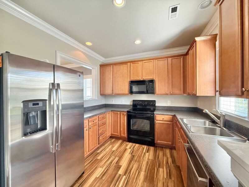 7758 Acc Blvd - Photo 4 of 18