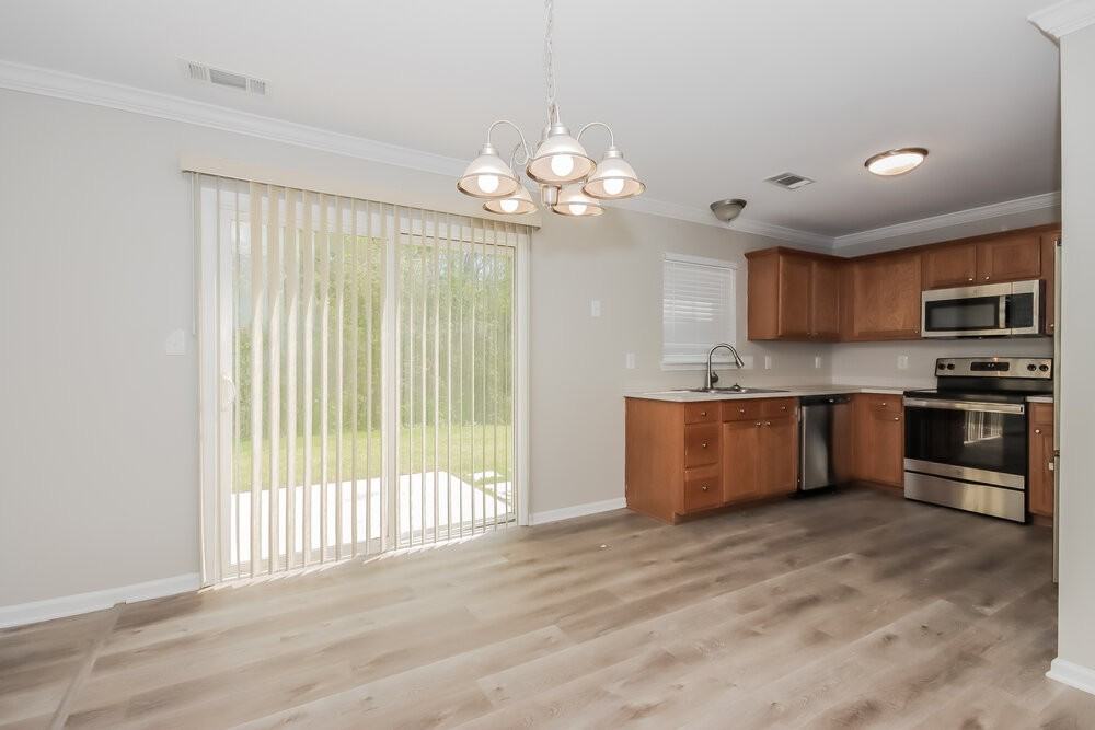 142 Hampshire Dr - Photo 6 of 18