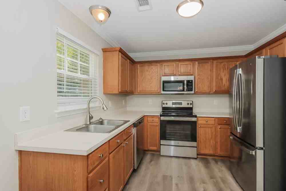 142 Hampshire Dr - Photo 7 of 18