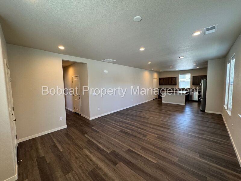 914 Garden Ct - Photo 2 of 28