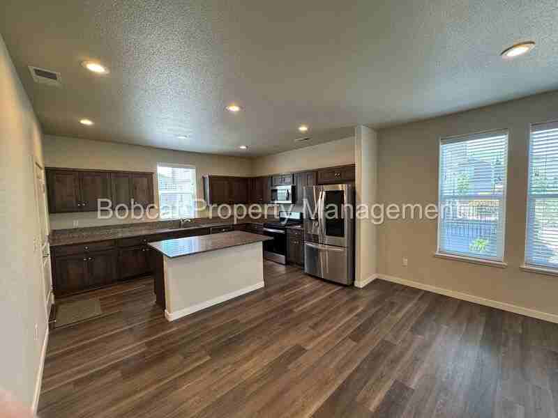 914 Garden Ct - Photo 3 of 28