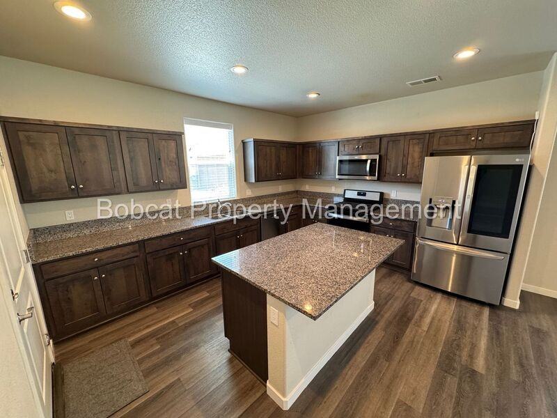 914 Garden Ct - Photo 4 of 28