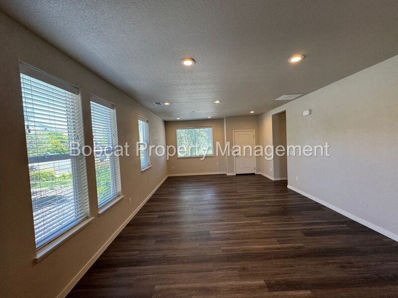 914 Garden Ct - Photo 6 of 28