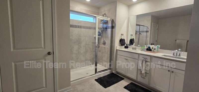 8011 Scarlet Maple Ln - Photo 7 of 15