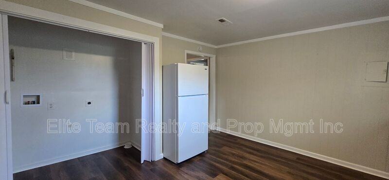732 Taylor St - Photo 3 of 11