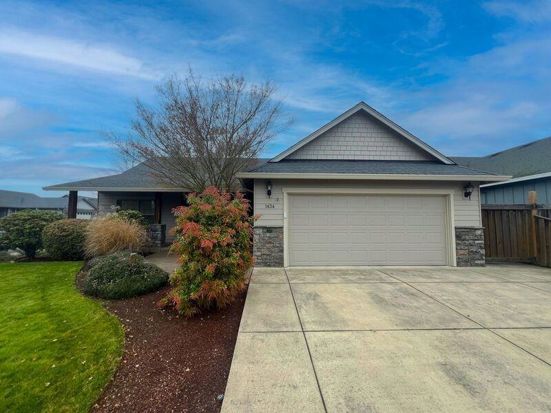 1434 Leaf Ln - Photo 5 of 32