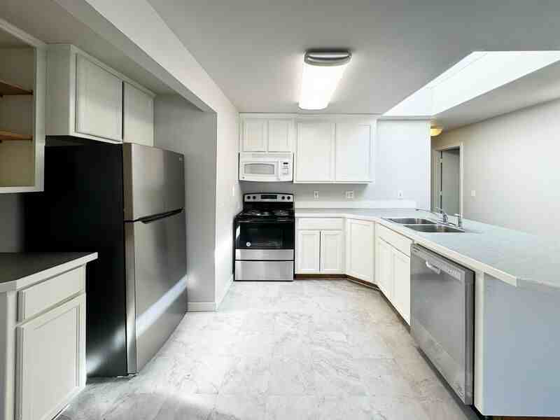 950 Patterson St #4 - Photo 4 of 17