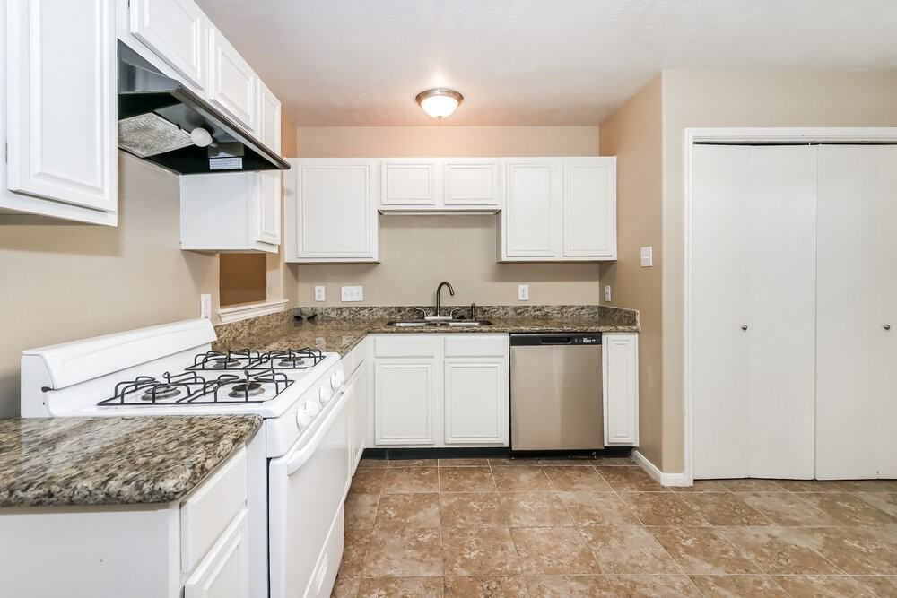 6807 Arrowchase Ct - Photo 4 of 16